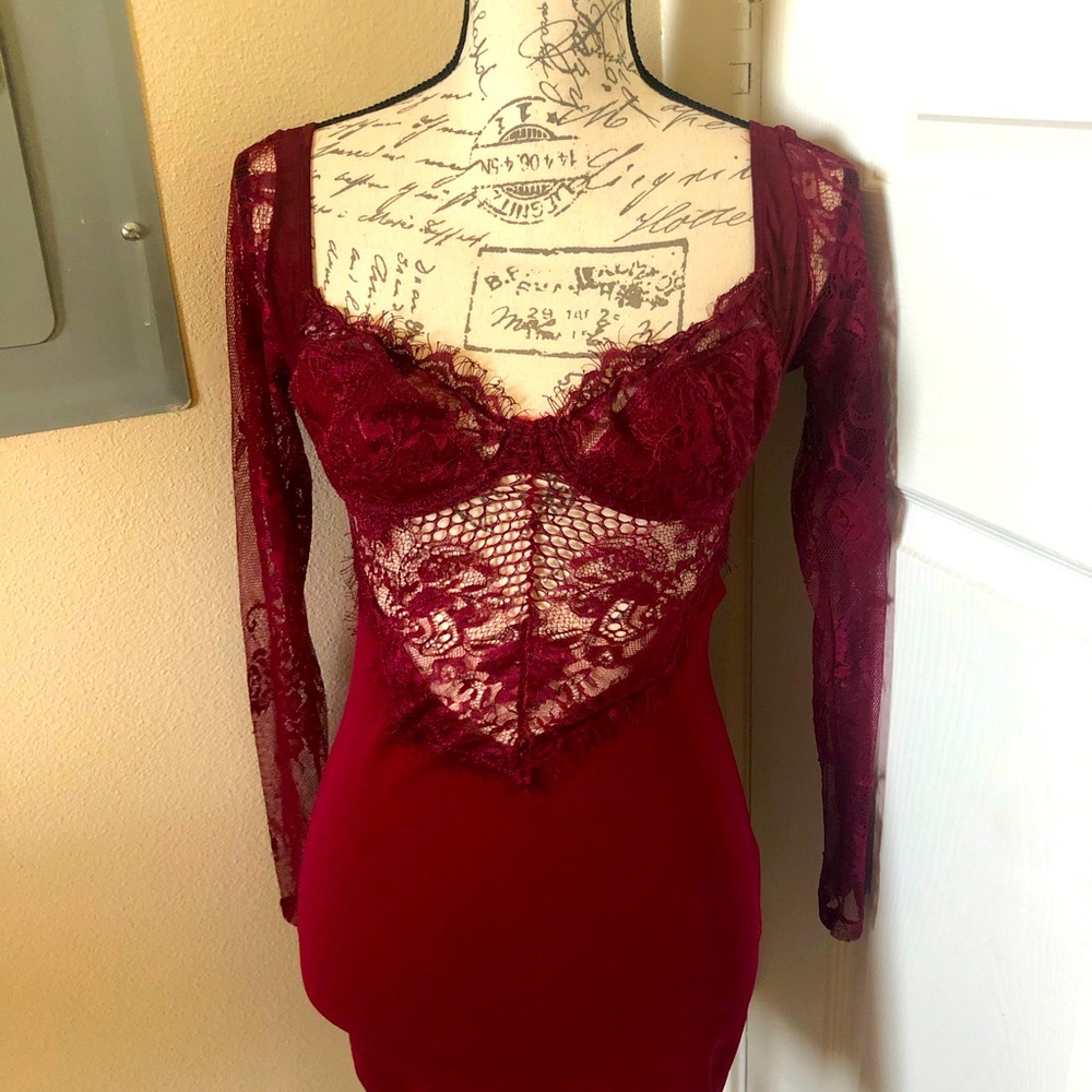 Lace bustier dress in dark red. Size S.